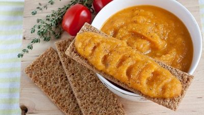Икра из кабачков, моркови и помидор с чесноком