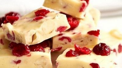 Ирис с вяленой клюквой и орехами