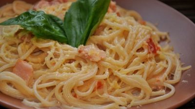 Итальянская паста «Карбонара» с беконом и сыром