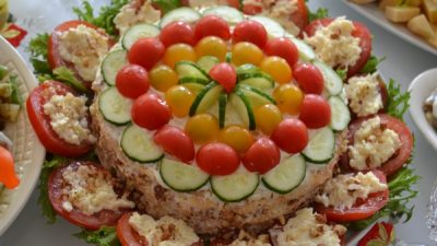 Кабачковый торт с куриным фаршем и помидорами