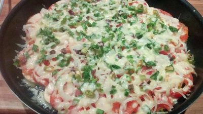 Кабачок под помидорами и сыром в духовке