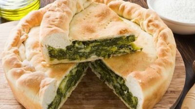 Кальцоне из творожного теста со шпинатом