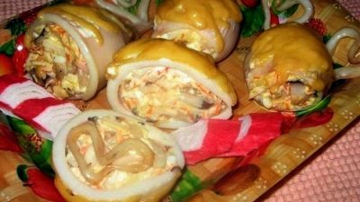 Кальмары фаршированные грибами и сыром