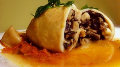 Кальмары с грибами, запеченные под сыром