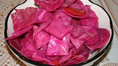 Капуста с чесноком в маринаде