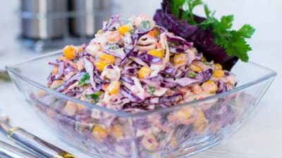 Капустный салат «Витаминный» с кукурузой