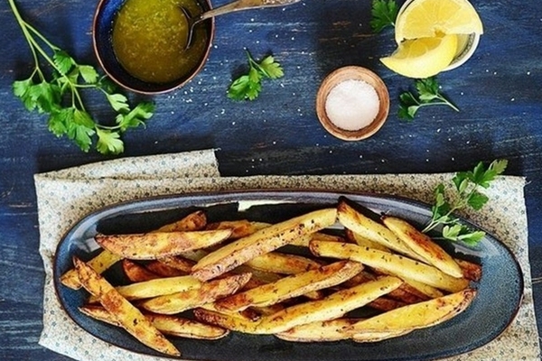 Картофель с травами по-гречески в духовке