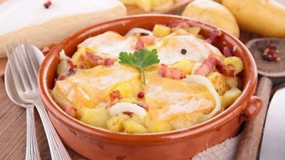 Картофель «Тартифлетт» с беконом