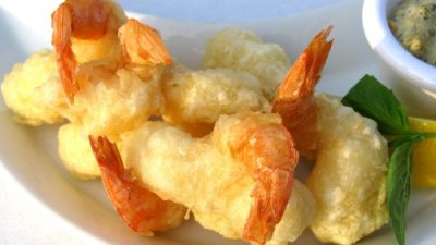 Картофель в кляре с креветками по-японски