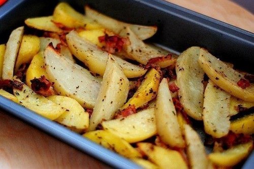 Быстрая картошка с беконом в духовке