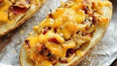 Картофель, запеченный с беконом и сыром Чеддер