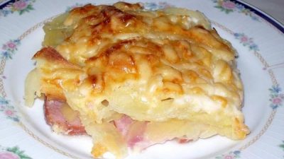 Картофельная запеканка с окороком в сливках