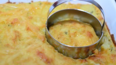 Картофельное пюре под сыром в духовке
