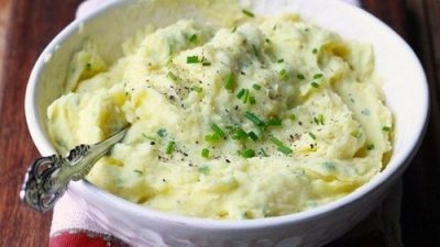 Картофельное пюре с зеленым луком и чесноком