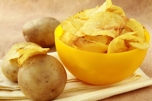 Картофельные чипсы в духовке по-домашнему