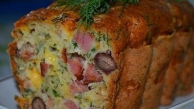 Кекс из копченого мяса с фасолью