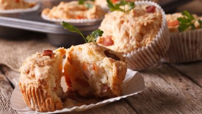 Кексики с ветчиной и сыром на закуску