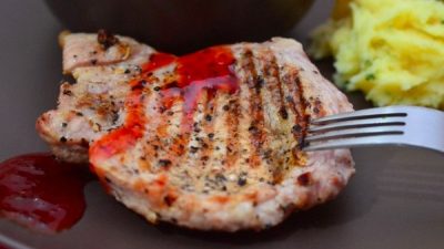 Классическая отбивная из свинины на гриле