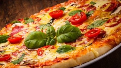 Классическая пицца «Пепперони» по-домашнему