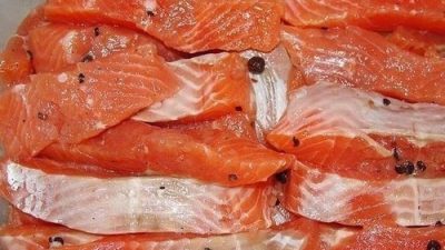 Классическая соленая красная рыба
