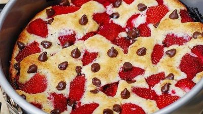 Клубнично-шоколадный пирог к празднику