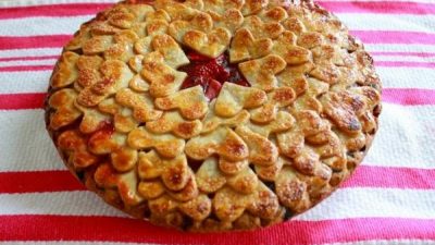 Клубничный сердечный пирог на песочном тесте