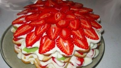 Клубничный торт с воздушным сливочным кремом