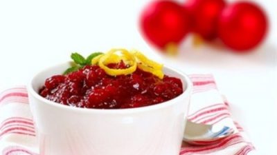 Клюквенный соус с изюмом, мандарином и имбирем