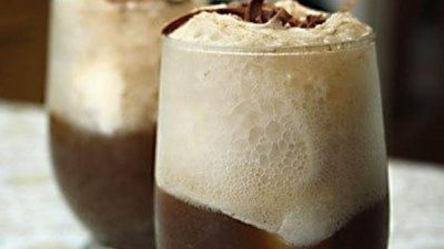 Коктейль «Черная вдова» с мороженым