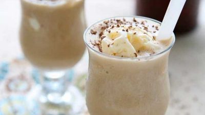 Коктейль «Coffee Milkshake» с шоколадным сиропом