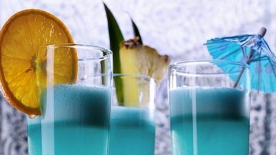 Коктейль с ромом «Голубой гаваец»