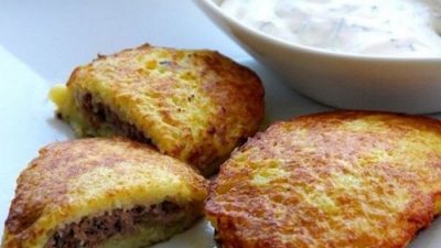 Колдуны с мясной начинкой в грибном соусе