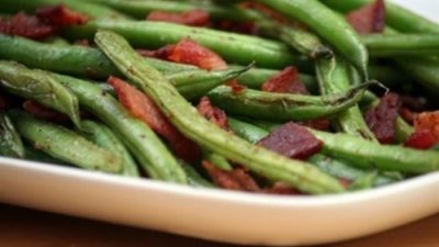 Копченая ветчина с зеленой фасолью по-американски