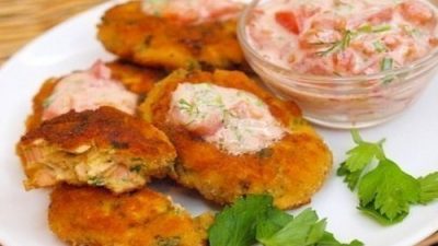 Котлеты из филе лосося с томатным соусом