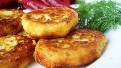 Котлеты из картофеля и сыра с грибами