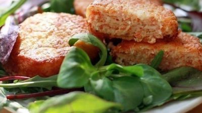 Котлеты из крабовых палочек в панировочных сухарях