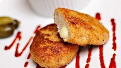 Котлеты из куриной грудки с сырной начинкой