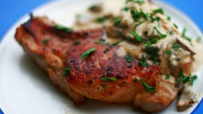 Котлеты мясные на кости в тесте по-херсонски