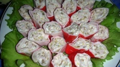 Крабовые палочки, фаршированные грибами и яйцом