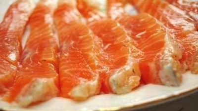 Красная рыба, маринованная с коньяком