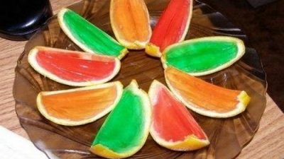 Красочное желе в апельсинах