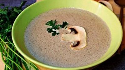 Крем-суп с белыми грибами и соусом бешамель