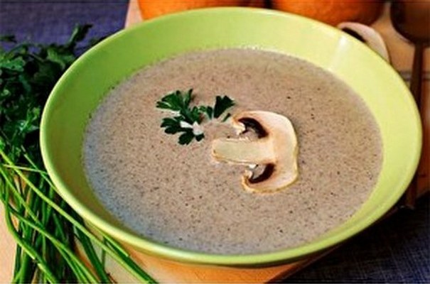 Крем-суп с белыми грибами и соусом бешамель