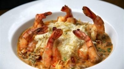 Креветки под острым соусом с сыром и сельдереем