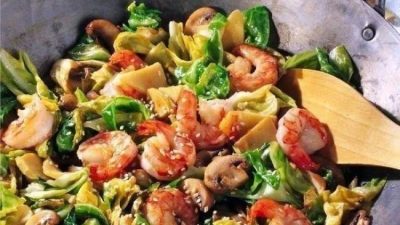 Креветки с тушеными овощами по-азиатски