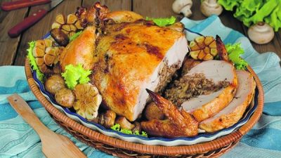 Курица, фаршированная грибами и сыром