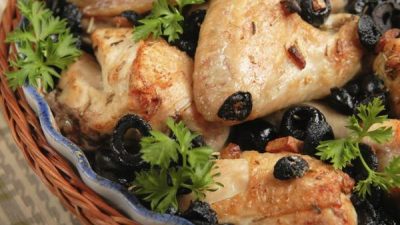 Курица по-средиземноморски с лепешками