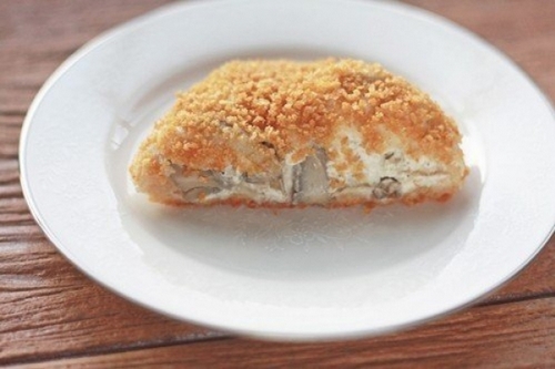 Пирог жульен с курицей и грибами, сыром и слоеным тестом простой рецепт пошаговый