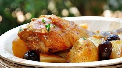 Курица с картофелем и оливками в вине