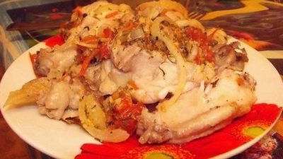 Курица с приправами в собственном соку